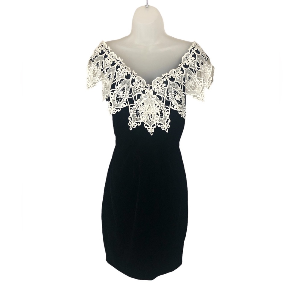 Women's Vintage Jessica McClintock Gunne Sax Black Velvet Mini Dress. Size 7/8